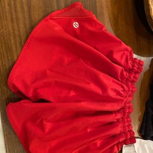 Lululemon size 4 red style Hotty hots low-rise 4" like new